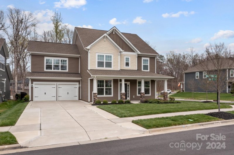 Property image 2 at 15741 Queens Trail Drive, Davidson, NC 28036