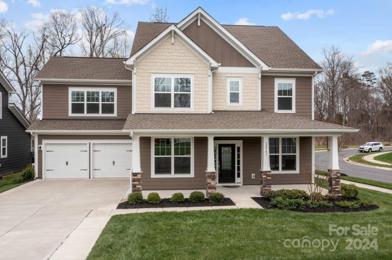 Property image 3 at 15741 Queens Trail Drive, Davidson, NC 28036