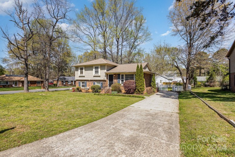 Property image 3 at 6301 Bonnybrook Lane, Charlotte, NC 28212