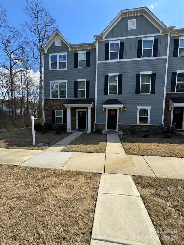 Property image 2 at 1214 Ashbury Street, Charlotte, NC 28216