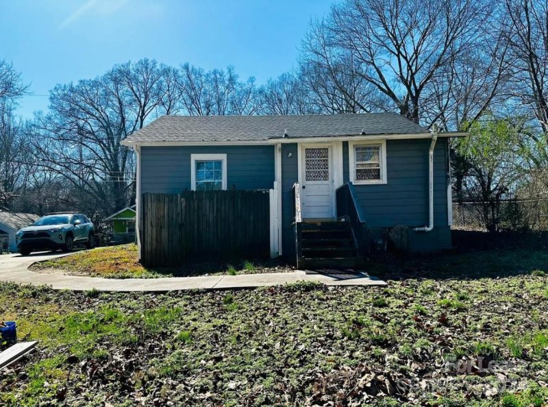 Property image 2 at 810 Evening Shade Lane, Gastonia, NC 28052