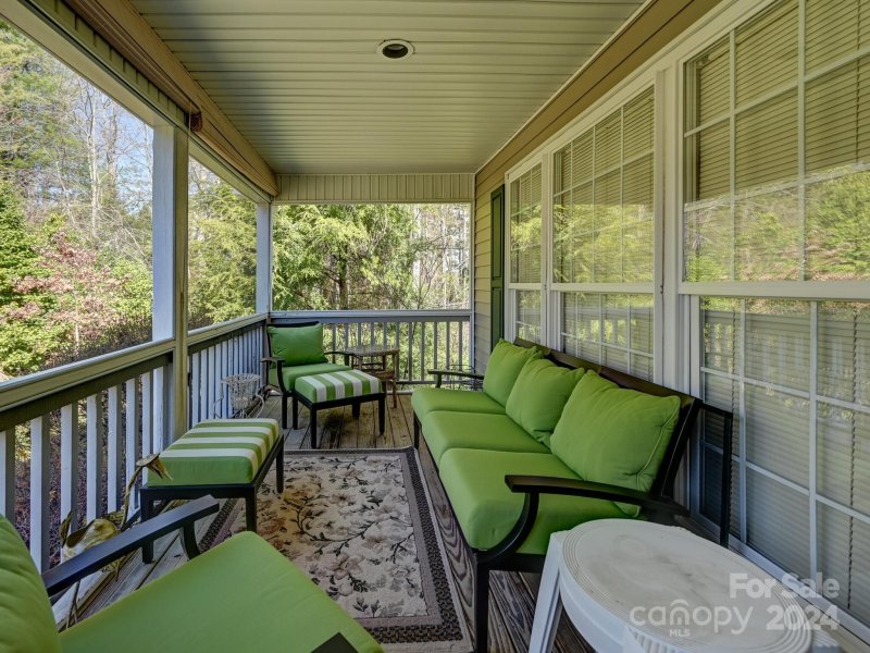 Property image 2 at 18 Old Applewood Lane, Hendersonville, NC 28739