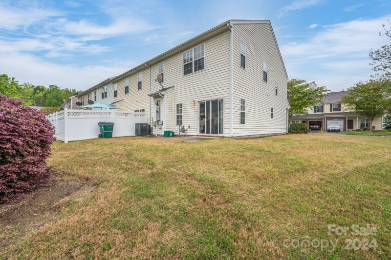 Property image 2 at 13630 Singleleaf Lane, Charlotte, NC 28278