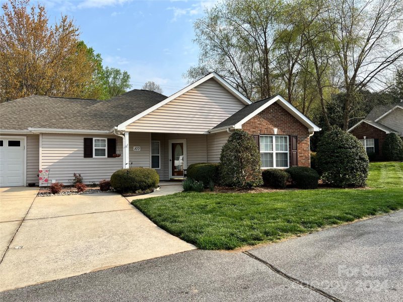 Property image 2 at 103 Oak Village Parkway, Mooresville, NC 28117