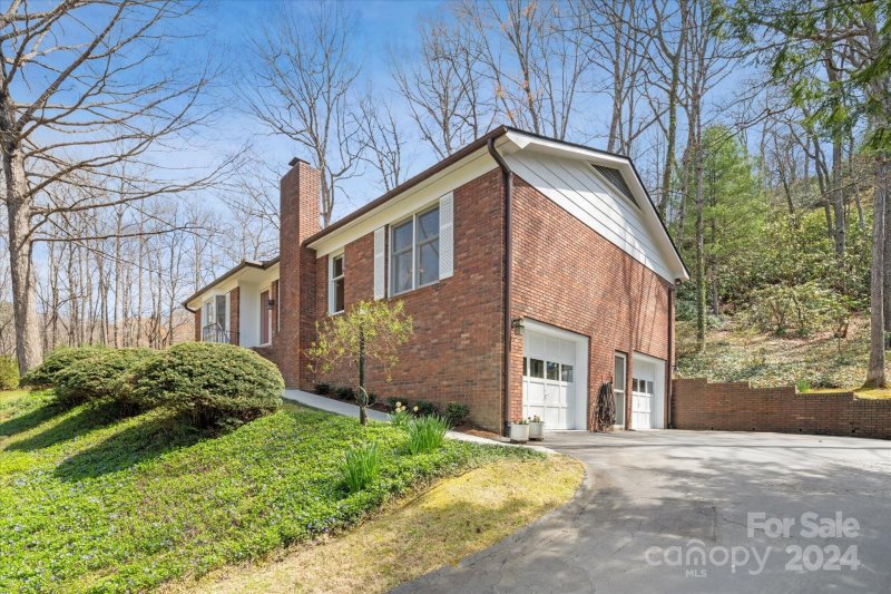 Property image 3 at 505 Oakwilde Drive, Hendersonville, NC 28791