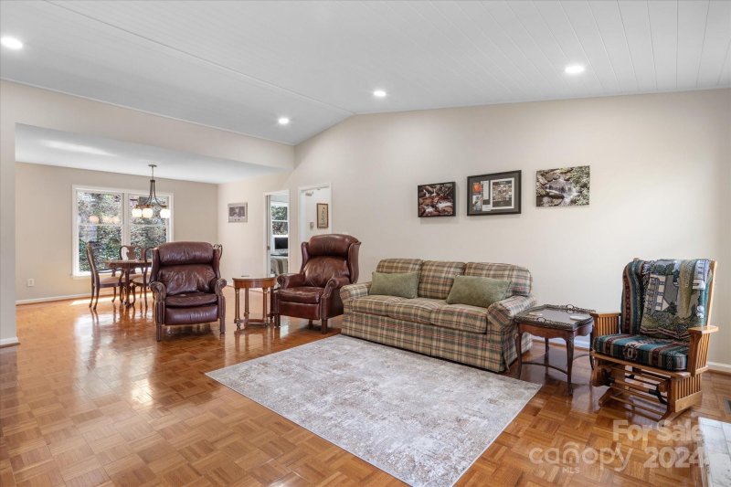 Property image 4 at 505 Oakwilde Drive, Hendersonville, NC 28791