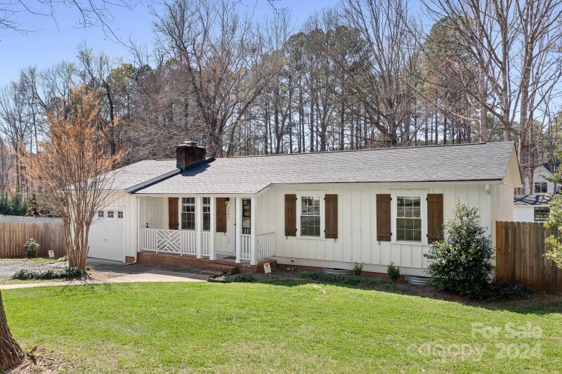 Property image 2 at 6992 Executive Circle, Denver, NC 28037