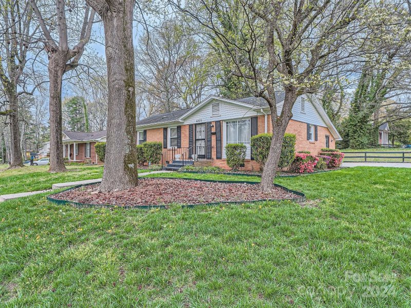 Property image 2 at 6573 Covecreek Drive, Charlotte, NC 28215