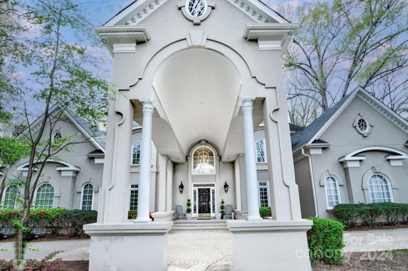 Property image 3 at 4945 Piper Glen Drive, Charlotte, NC 28277