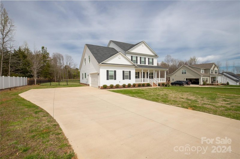 Property image 3 at 5039 Oxbow Run Lane, Clover, SC 29710
