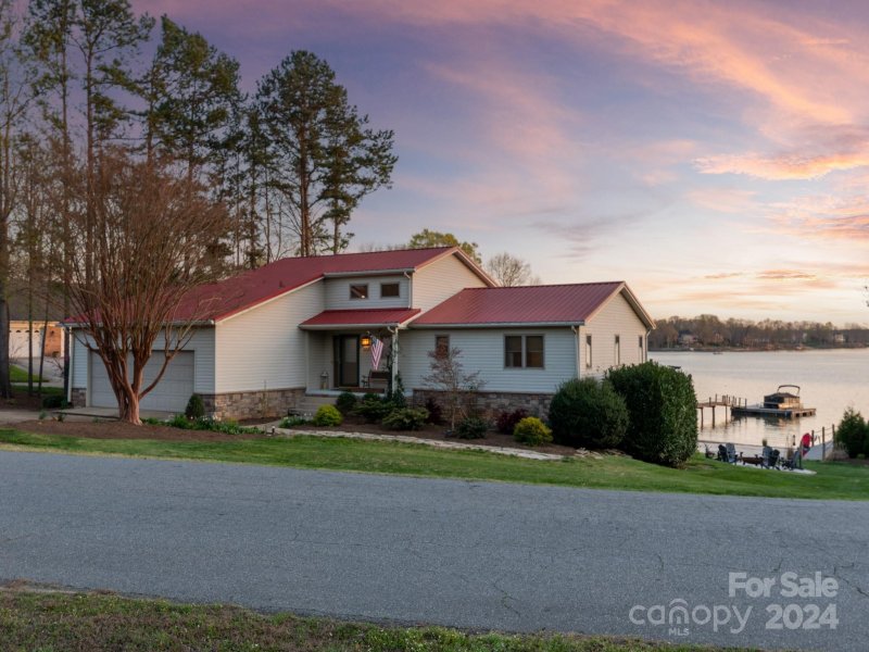 Property image 4 at 2715 Westview Drive, Sherrills Ford, NC 28673