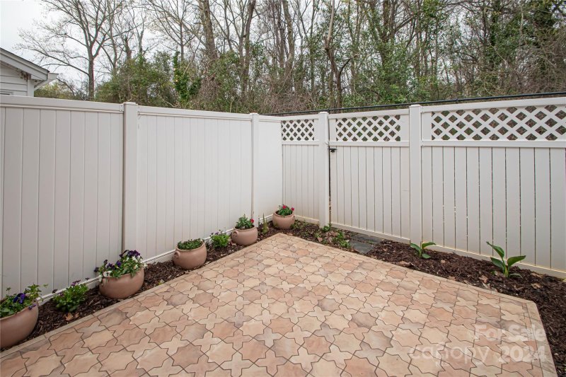 Property image 3 at 1217 Green Oaks Lane, Charlotte, NC 28205