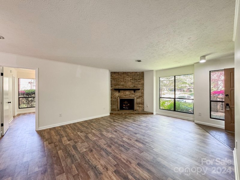 Property image 4 at 35 Ravencroft Lane, Asheville, NC 28803