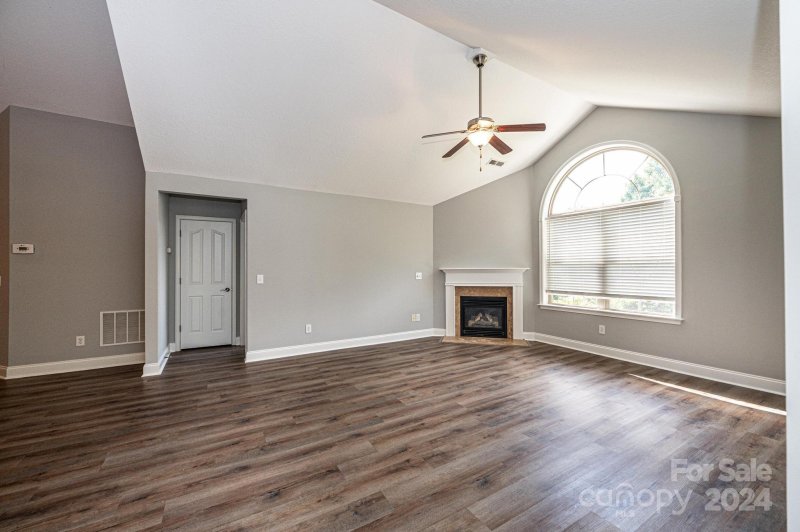 Property image 3 at 815 Wynnshire Drive, Hickory, NC 28601