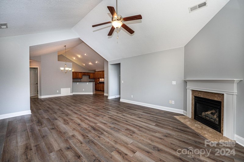 Property image 4 at 815 Wynnshire Drive, Hickory, NC 28601