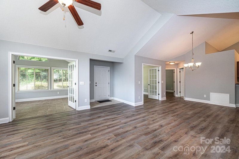 Property image 5 at 815 Wynnshire Drive, Hickory, NC 28601