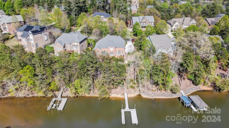 Property image 2 at 922 Cove Point Lane, Tega Cay, SC 29708
