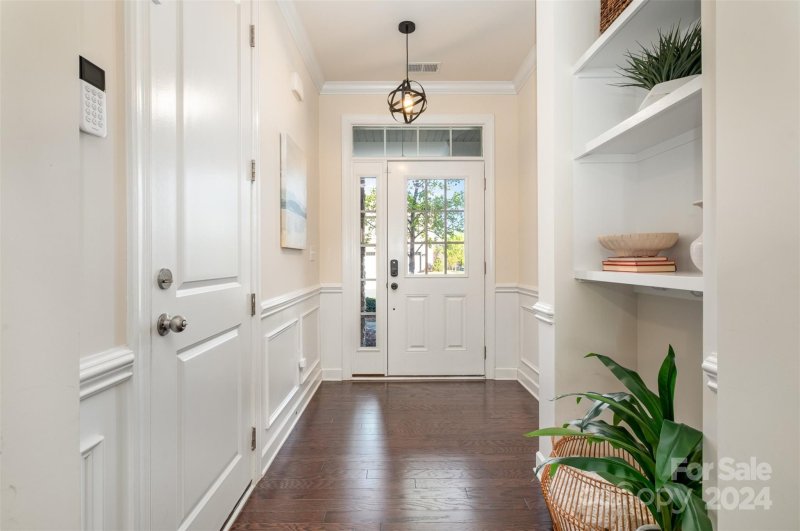 Property image 3 at 9237 Glenburn Lane, Charlotte, NC 28278