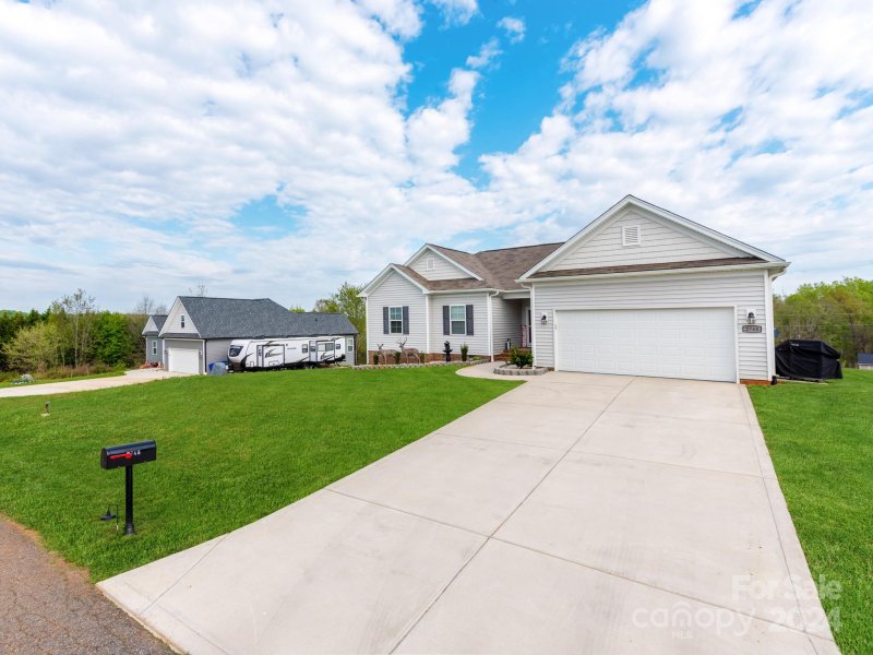 Property image 2 at 2748 Eagle Drive, Lincolnton, NC 28092