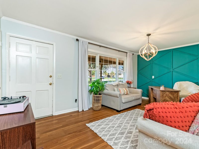 Property image 3 at 816 Owen Boulevard, Charlotte, NC 28213