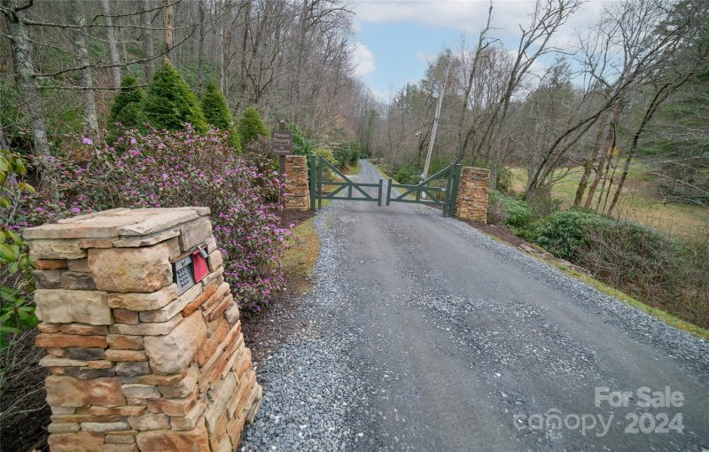 Property image 3 at 642 Golden Trout Drive, Spruce Pine, NC 28777