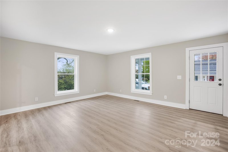 Property image 4 at 317 Brawley Avenue, Mooresville, NC 28115
