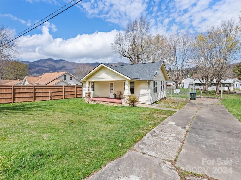 Property image 2 at 101 Mississippi Avenue, Waynesville, NC 28786