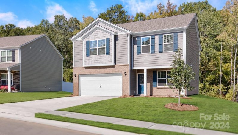 Property image 2 at 555 Country Oak Drive, Asheville, NC 28804