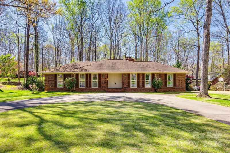 400 Lakeview Drive