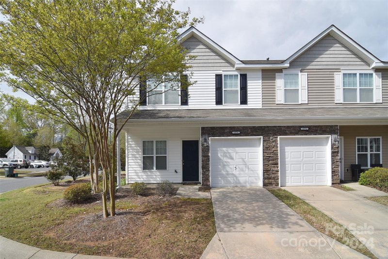 13776 Singleleaf Lane