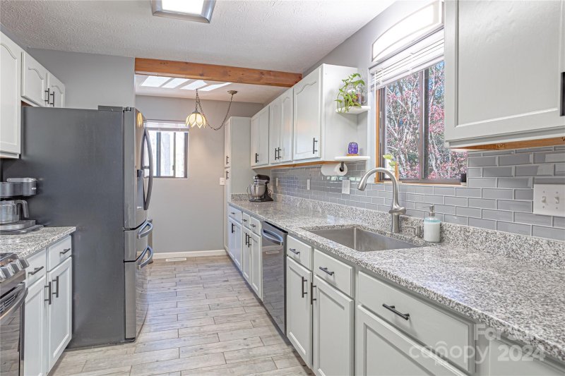 Property image 2 at 27 Delacy Drive, Hendersonville, NC 28739