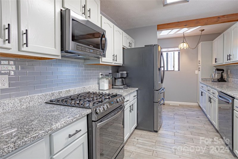 Property image 3 at 27 Delacy Drive, Hendersonville, NC 28739