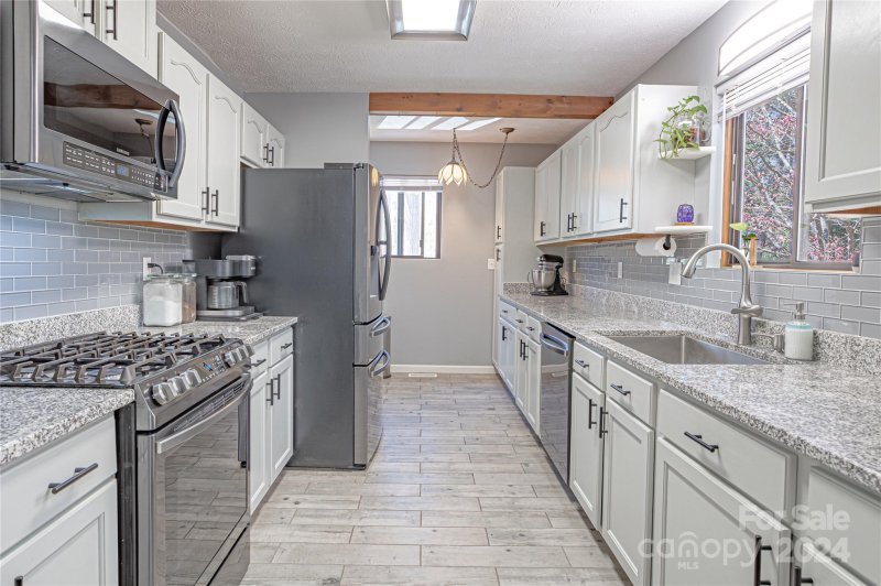 Property image 4 at 27 Delacy Drive, Hendersonville, NC 28739