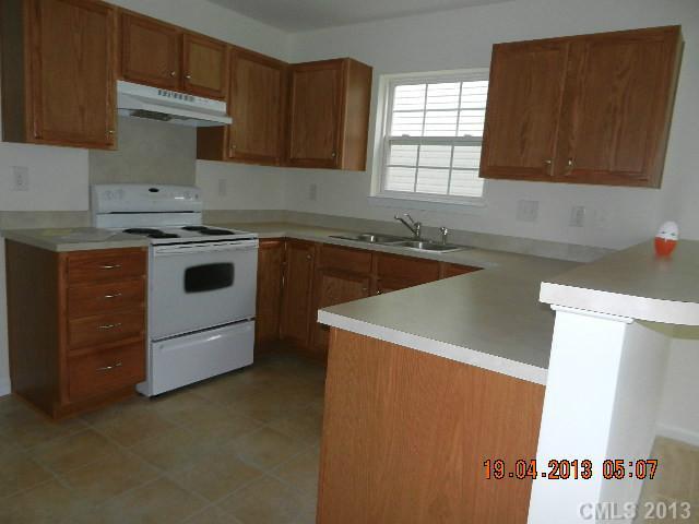 Property image 2 at 521 Underhill Lane, Mooresville, NC 28115