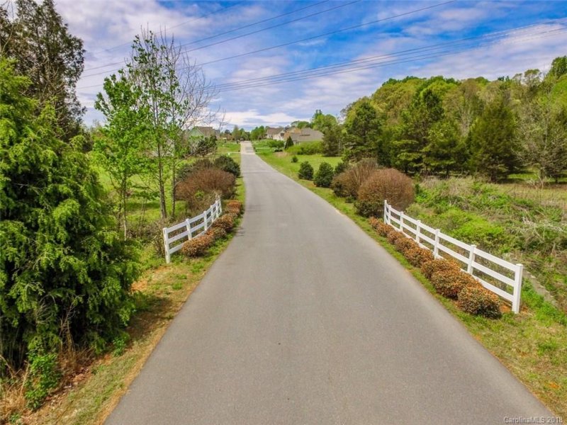 Property image 3 at 114 Sheep Path Drive, Mooresville, NC 28115