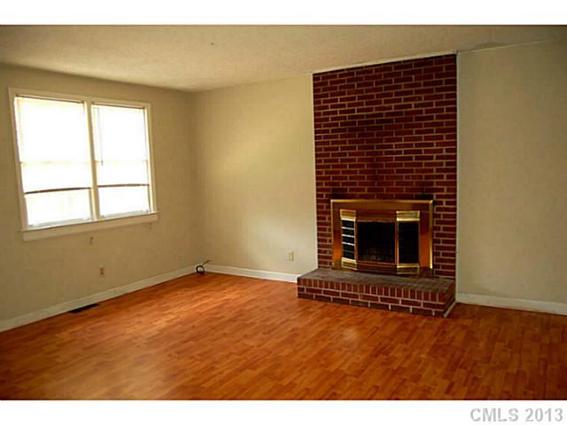 Property image 3 at 1821 Crestdale Drive, Charlotte, NC 28216
