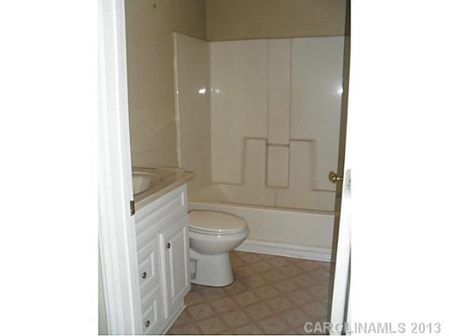 Property image 3 at 1300 Pondella Drive, Charlotte, NC 28213