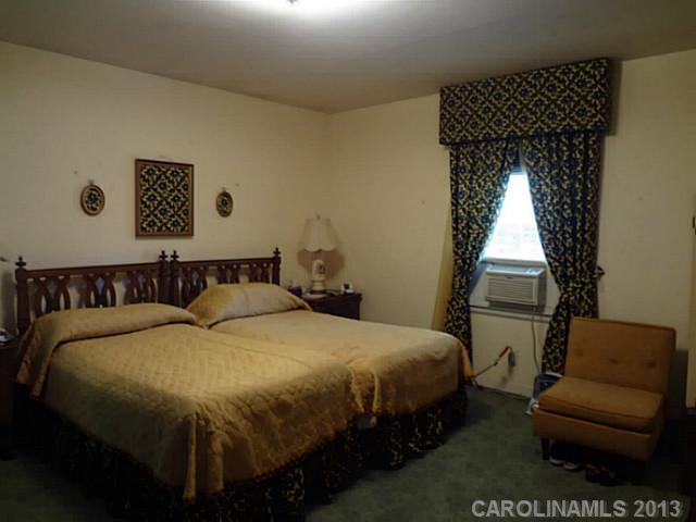 Property image 4 at 5918 Olinda Street, Charlotte, NC 28215