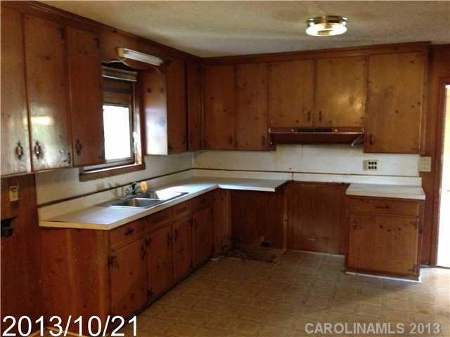 Property image 2 at 5904 Olinda Street, Charlotte, NC 28215