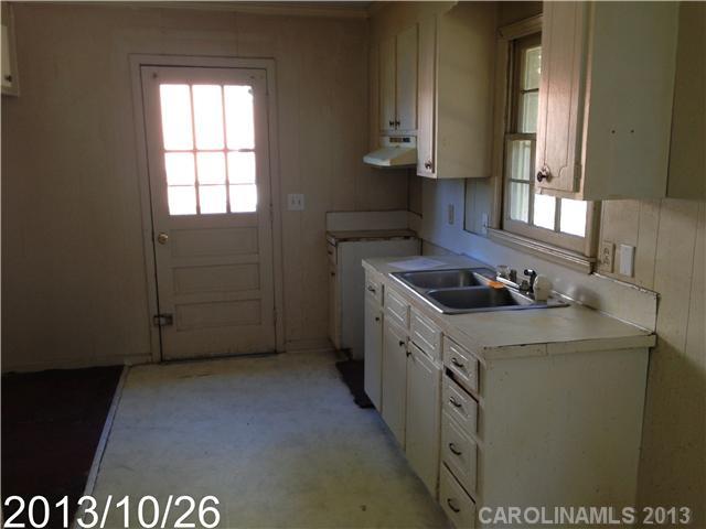 Property image 3 at 6126 Amberly Lane, Charlotte, NC 28213