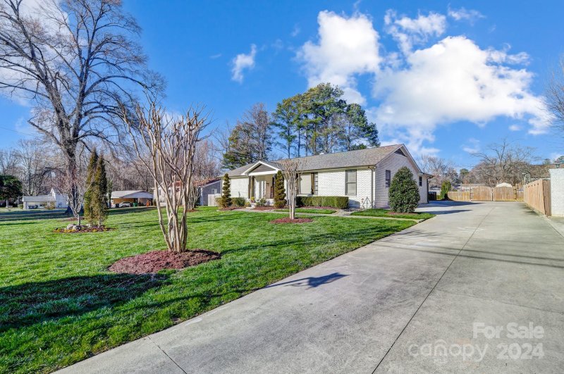 Property image 3 at 5927 Olinda Street, Charlotte, NC 28215