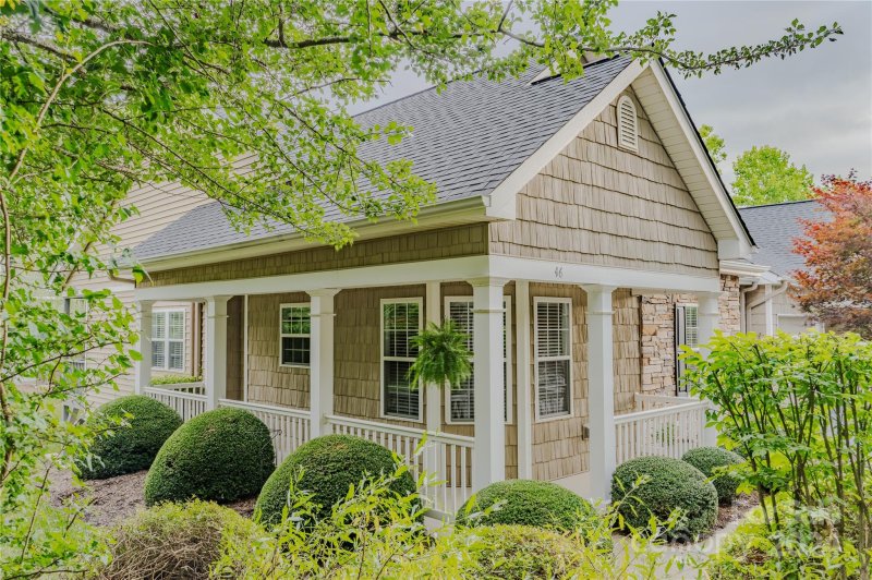 Property image 2 at 46 Old Creek Lane, Hendersonville, NC 28739