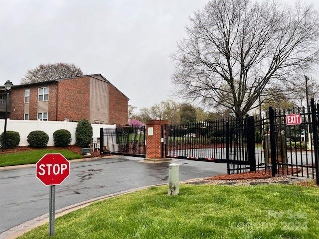 Property image 4 at 2123 Lennox Square Road, Charlotte, NC 28210