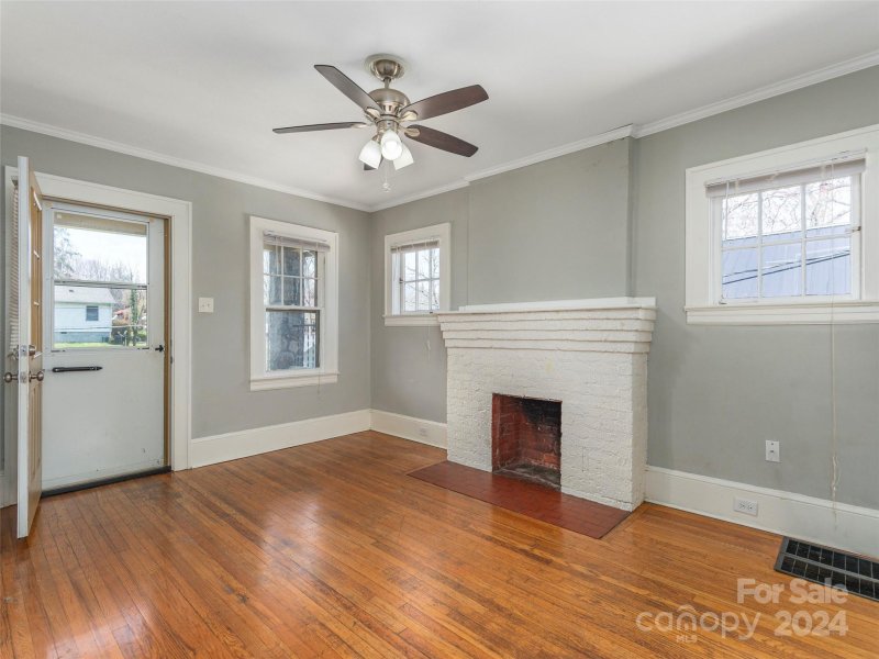 Property image 4 at 141 Linden Avenue, Asheville, NC 28801