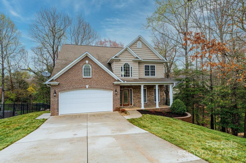 Property image 2 at 1021 38th Avenue, Hickory, NC 28601