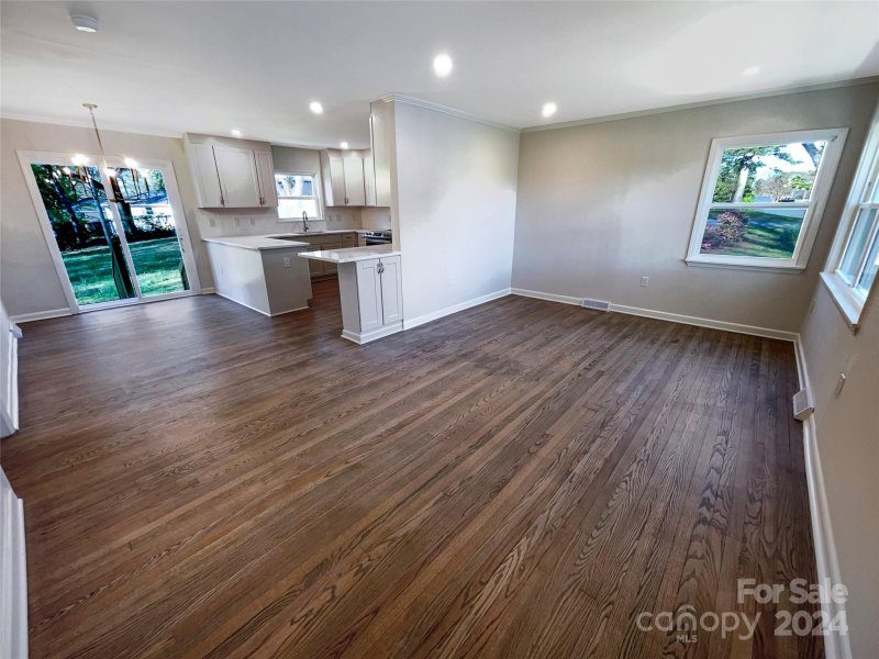 Property image 3 at 2540 Elkwood Circle, Charlotte, NC 28205