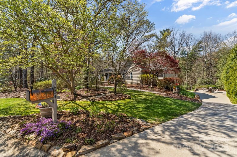 Property image 2 at 1634 Watkins Court, Morganton, NC 28655