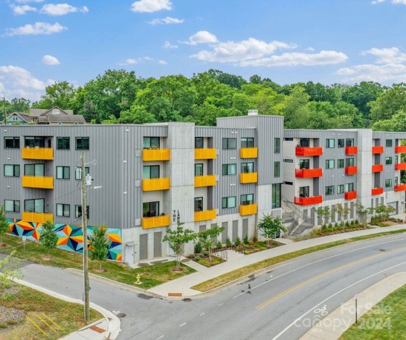 Property image 2 at 68 Craven Street, Asheville, NC 28806