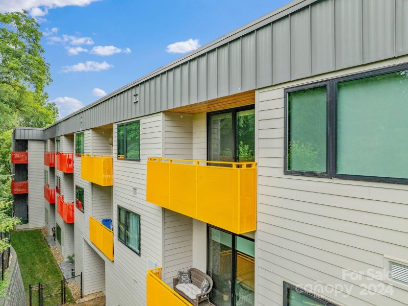 Property image 3 at 68 Craven Street, Asheville, NC 28806