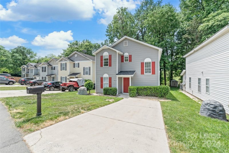 Property image 2 at 8818 Sharonbrook Drive, Charlotte, NC 28210